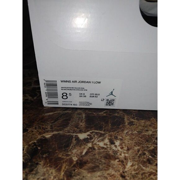 New Jordan 1 women's White Gym Red 2022 - DC0774-160 size 8.5 - Picture 10 of 10